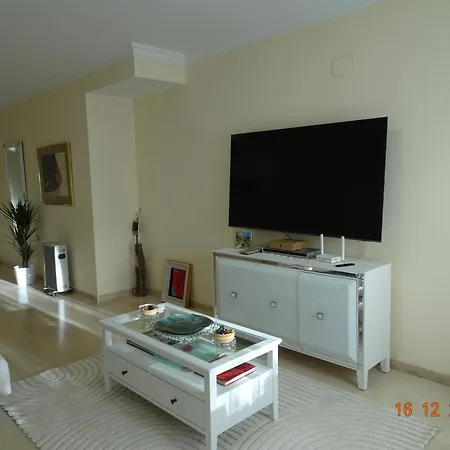 Elviria 2-bed Sleeps 4 Pool 20m To شقة