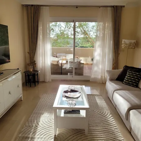 شقة Elviria 2-bed Sleeps 4 Pool 20m To *