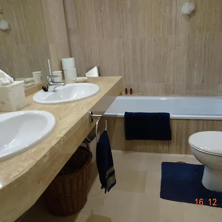 Elviria 2-bed Sleeps 4 Pool 20m To